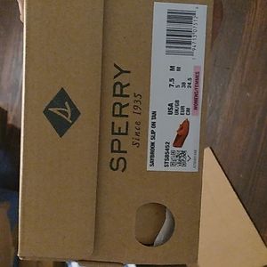 Sperry slip in Tan